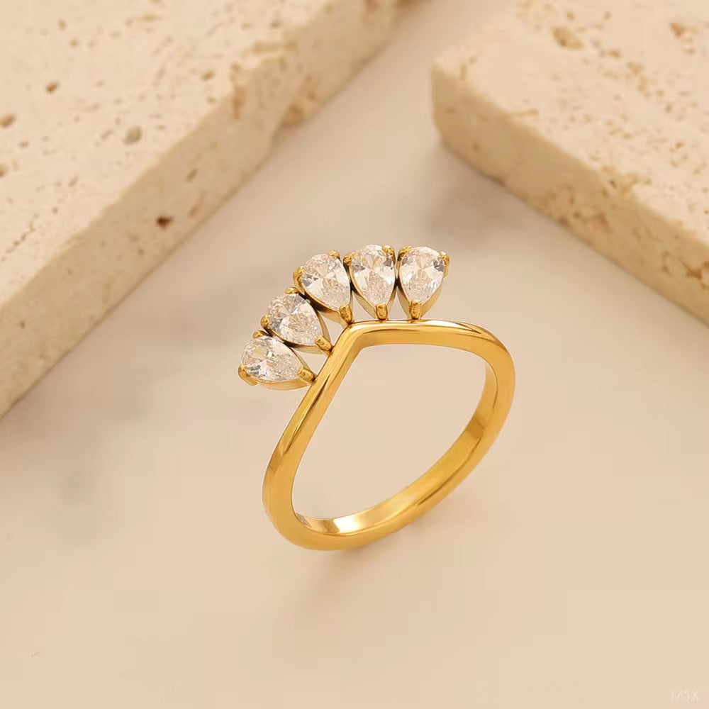 Teardrop Fan Zircon Ring