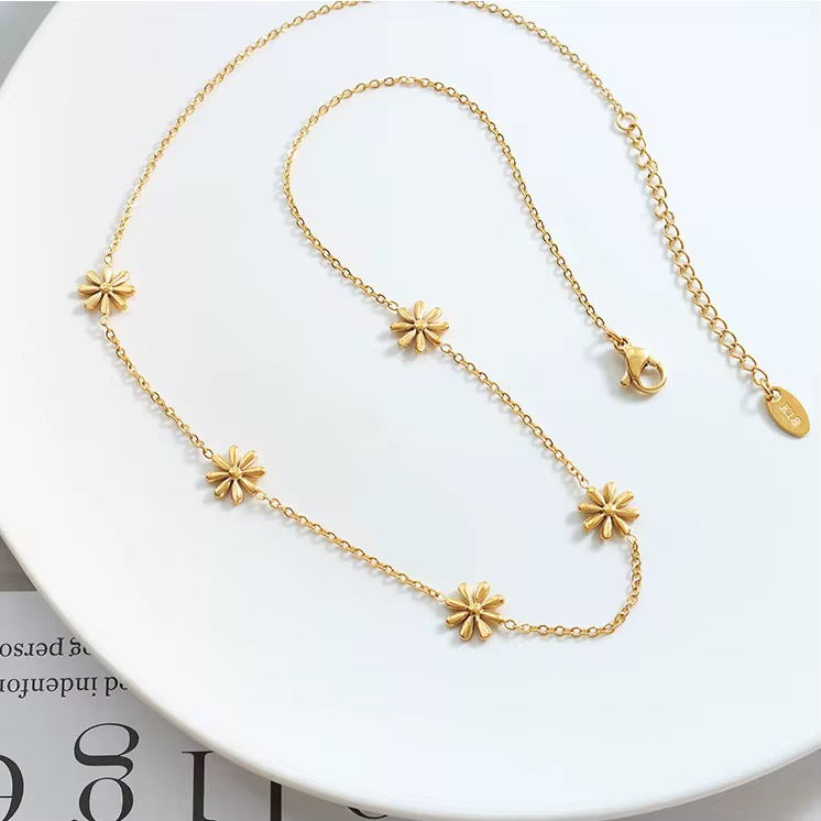 Daisy Gold Necklace