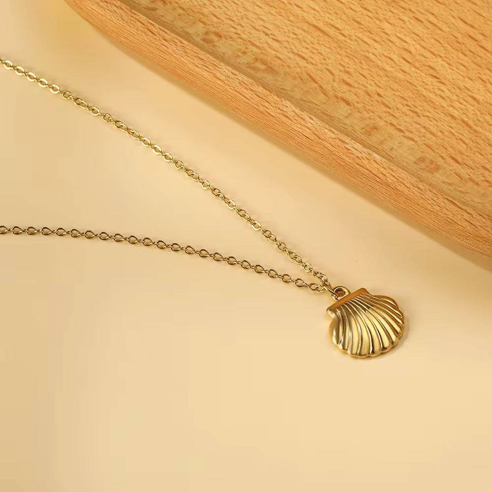 Shell Pendant Necklace
