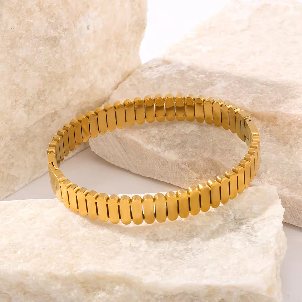 Gold Stretch Link Bracelet