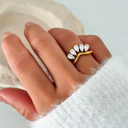 Teardrop Fan Zircon Ring