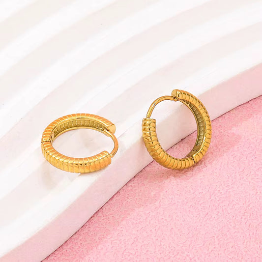 Luxury Waterproof Ribbed Gold Huggie Earrings