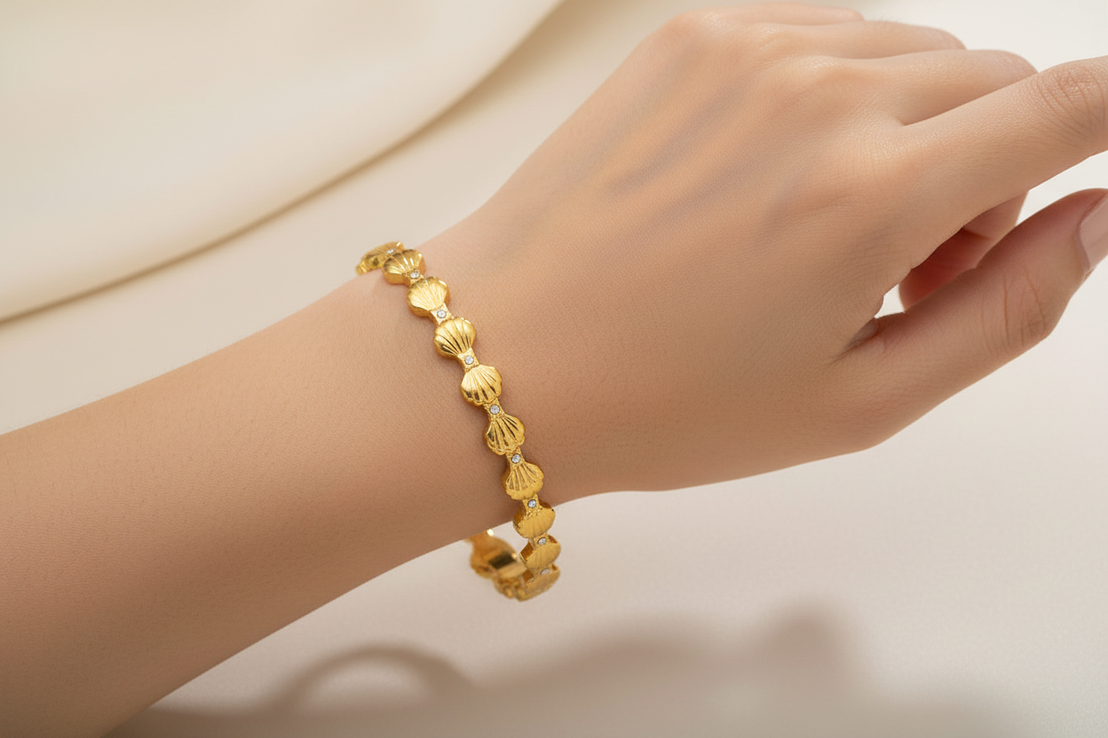 Gold Shell Detail Bangle