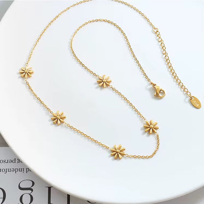 Daisy Gold Necklace