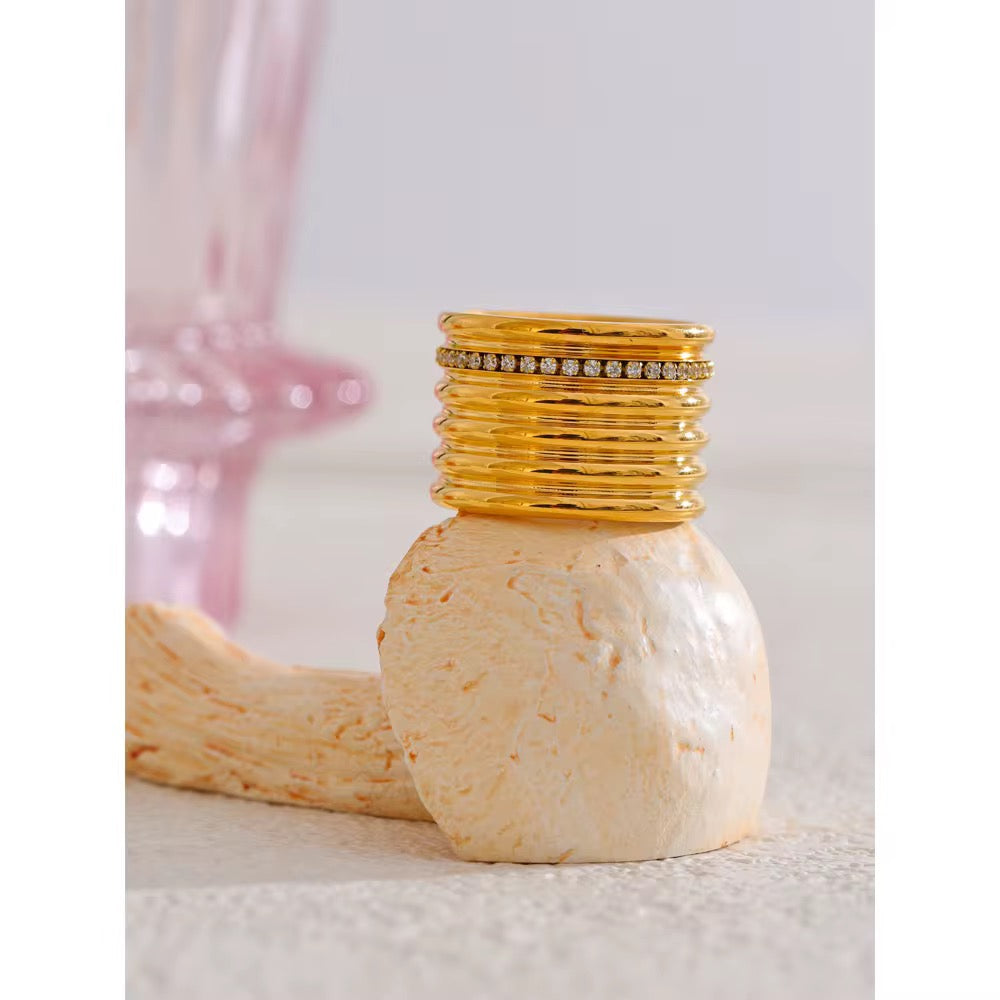 Luna Ribbed Statement Ring