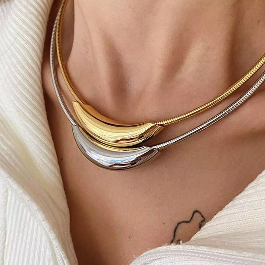 Sculpted Curve Necklace