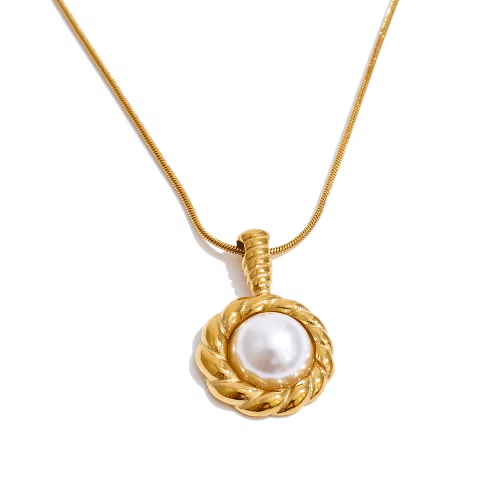 Solara Vintage Pendant Necklace