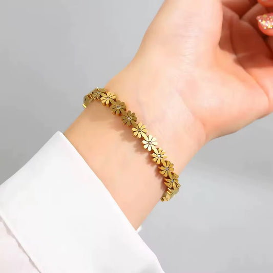 Gold Daisy Flower Bracelet