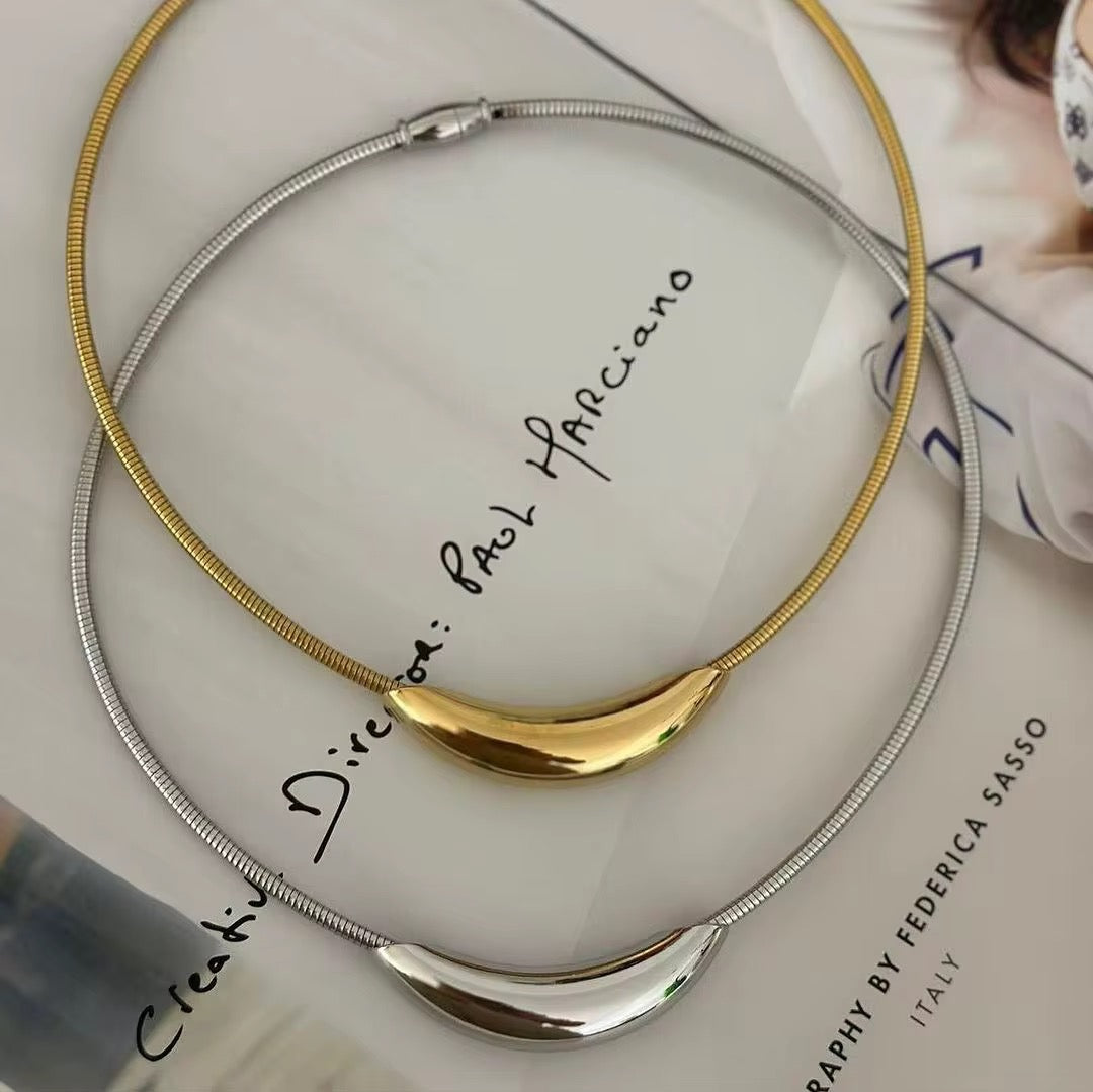 Sculpted Curve Necklace