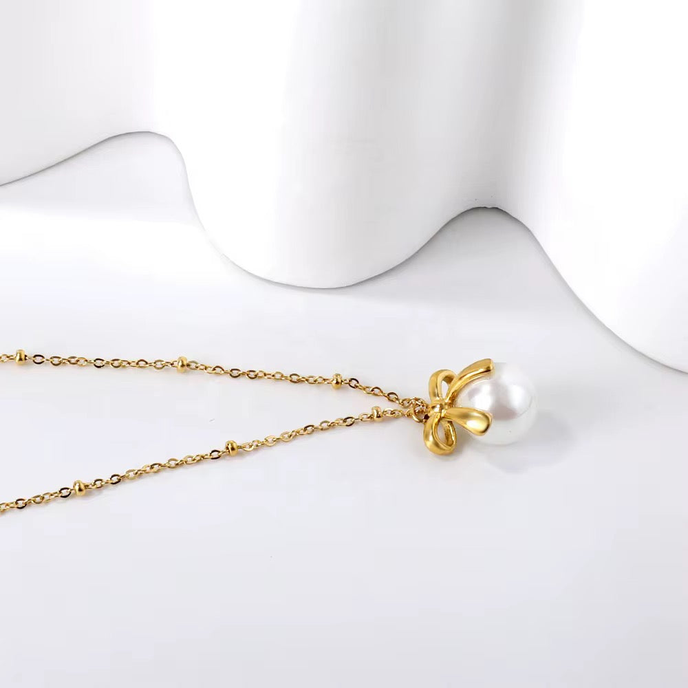 Bow Pearl Necklace