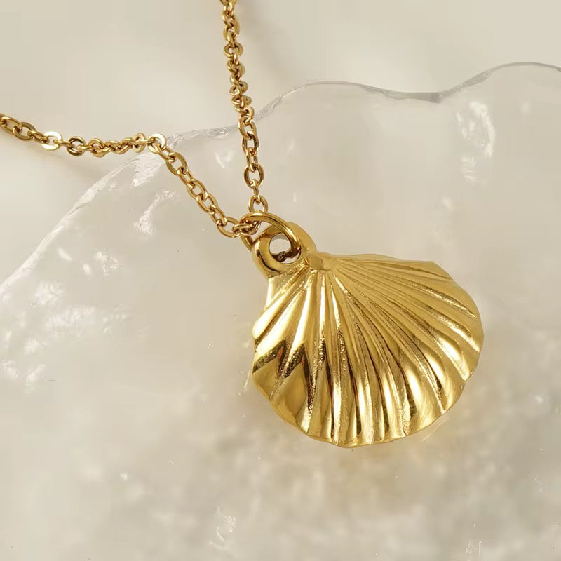 Shell Pendant Necklace