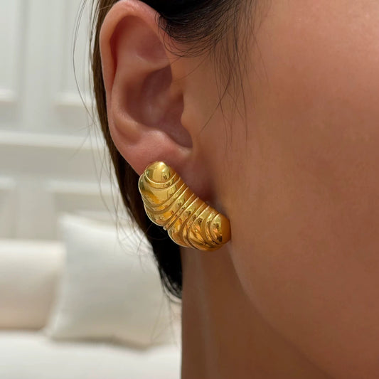 Peacod Ribbed Curve Earrings