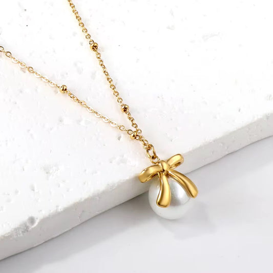 Bow Pearl Necklace