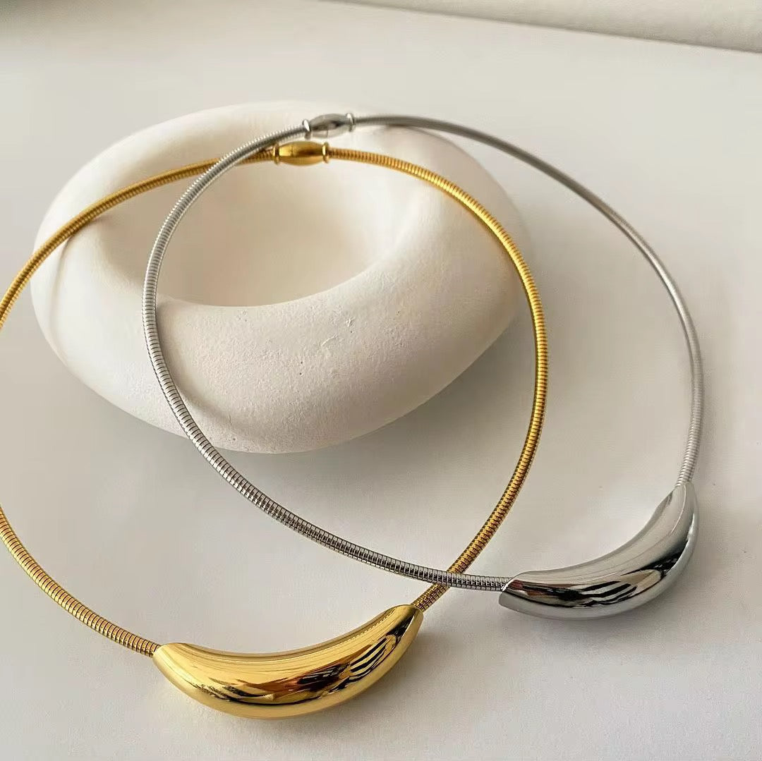Sculpted Curve Necklace