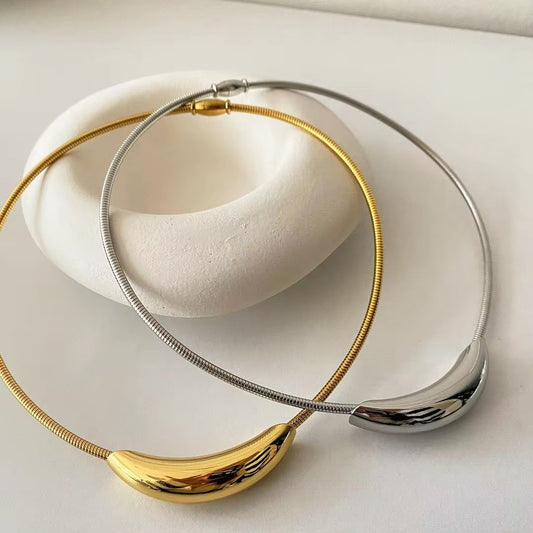 Sculpted Curve Necklace