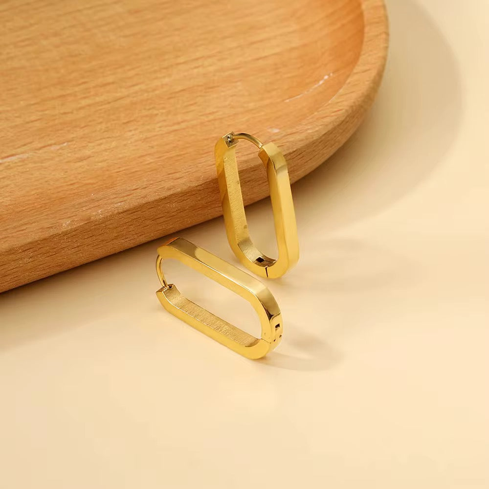 Minimal Oval Hoop Earrings