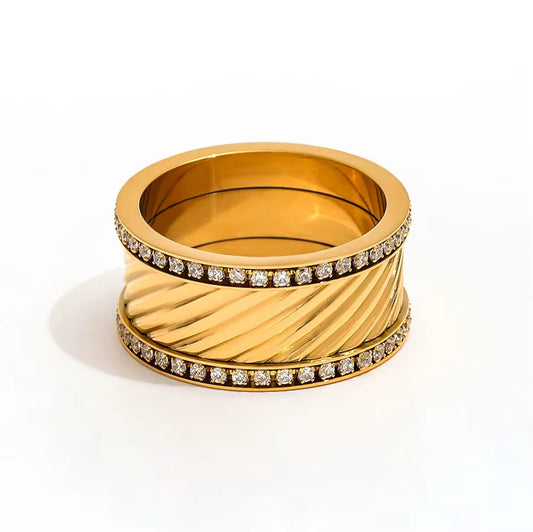 Luxe Twist Crystal Ring