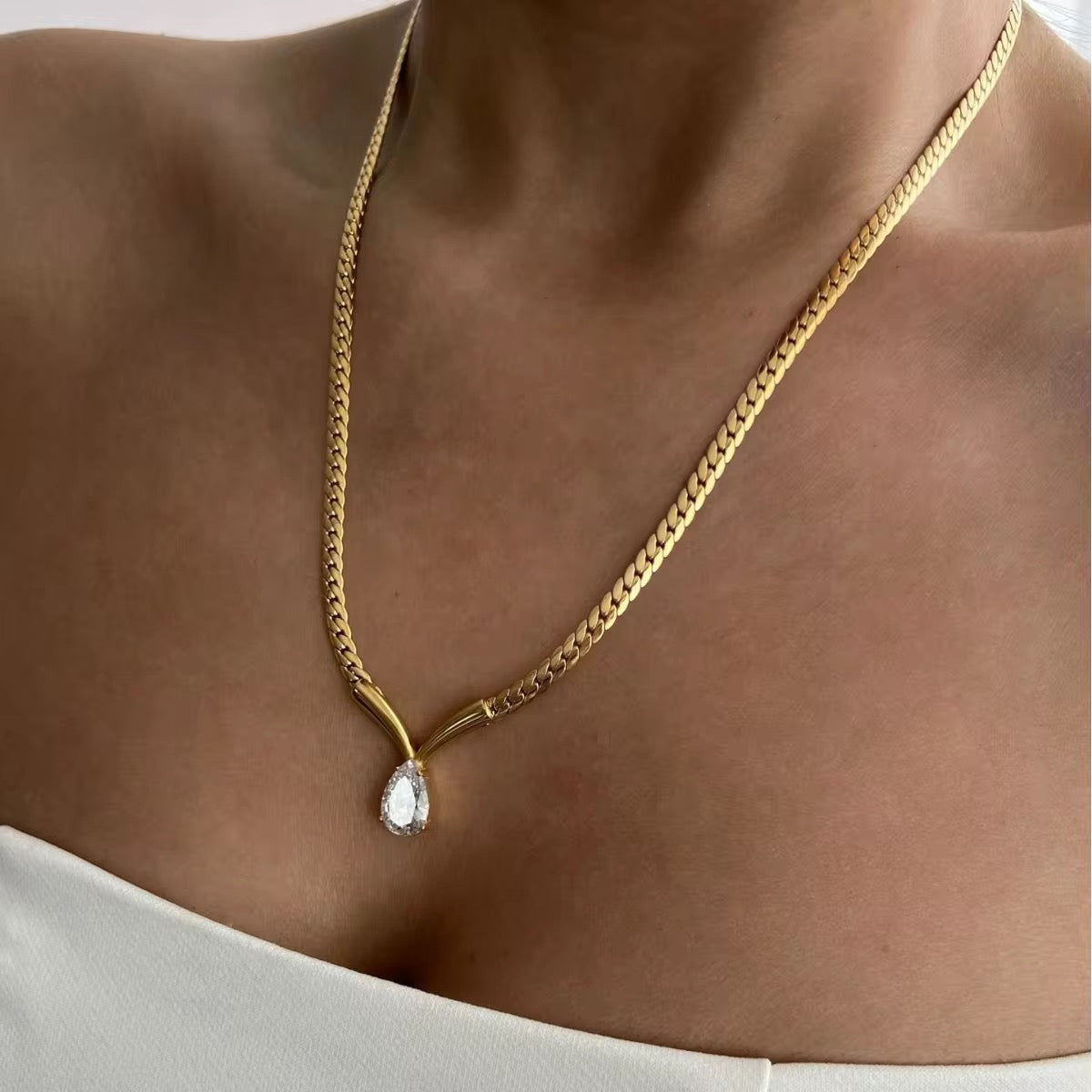Elegant Teardrop Crystal Pendant Necklace