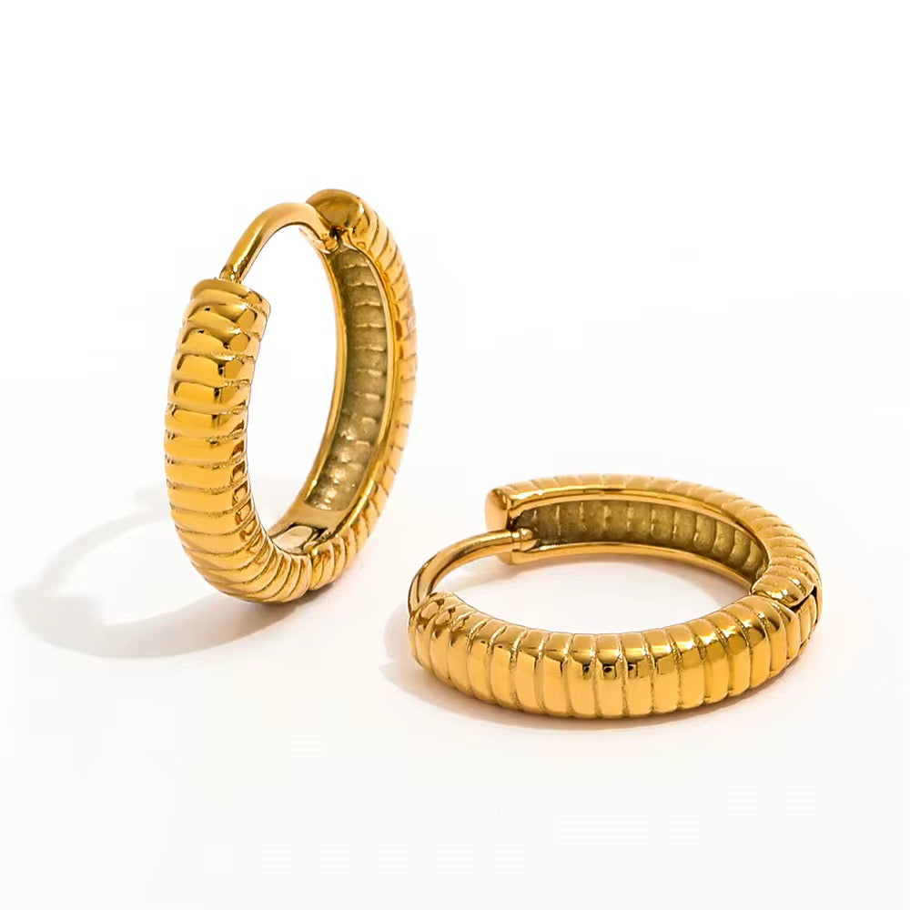 Luxury Waterproof Ribbed Gold Huggie Earrings