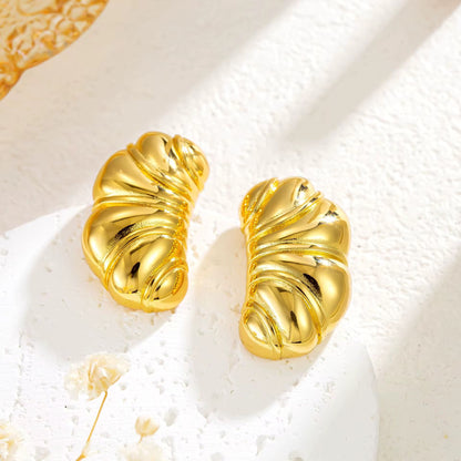 Peacod Ribbed Curve Earrings