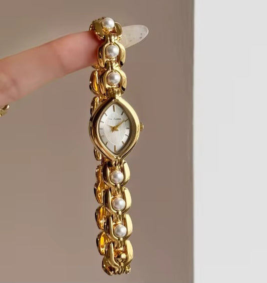 Pearl Luxe Vintage Watch